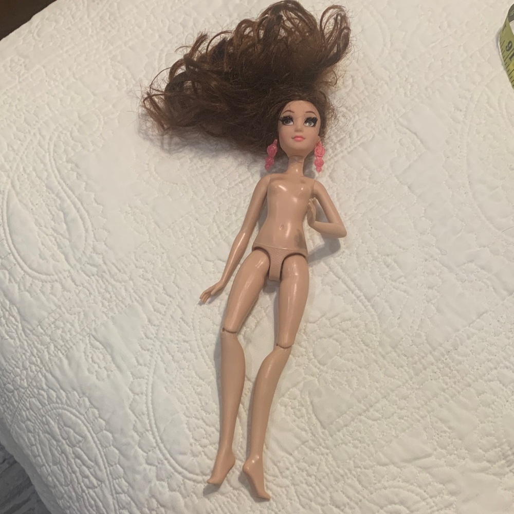 LIV Sophie Doll by Spin Master 2009 
Posable PreOwned As Is